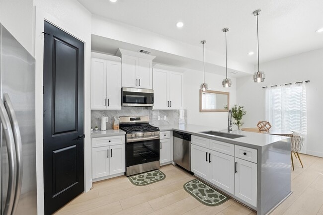 Building Photo - 7908 Brandon St