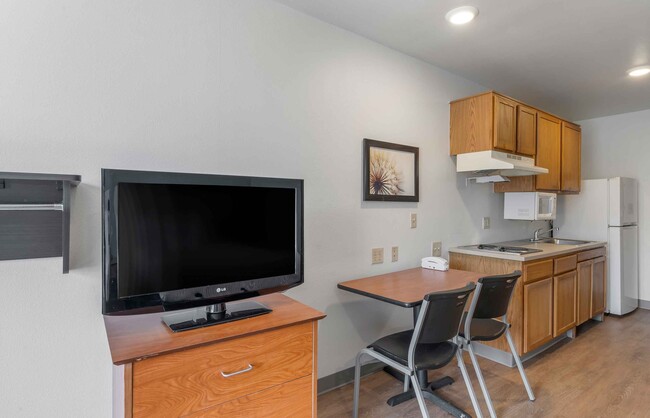 Building Photo - Furnished Studio-Lakeland