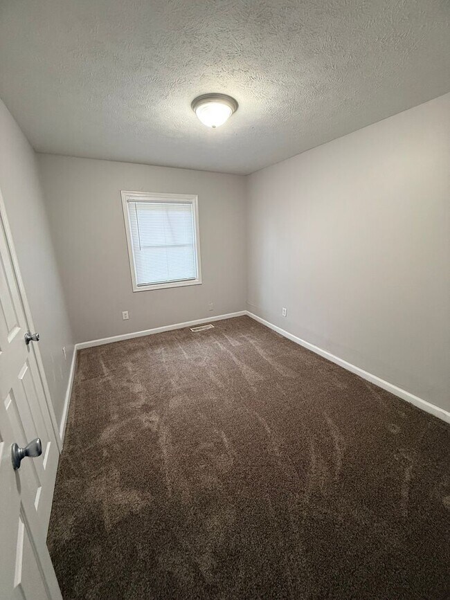 Building Photo - Eagledale - 3 BR home