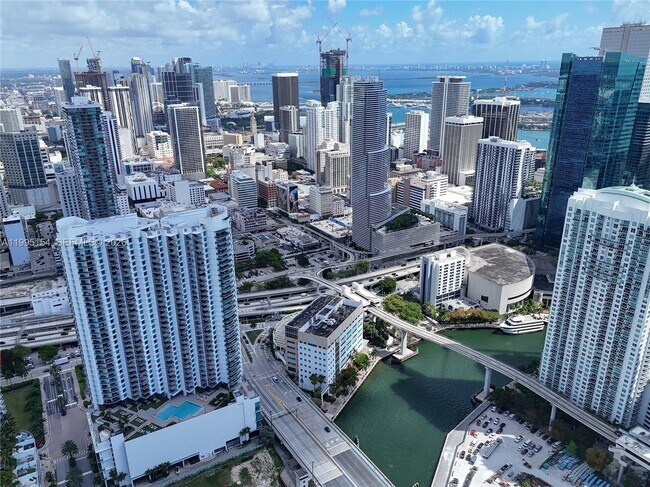 Building Photo - 350 S Miami Ave