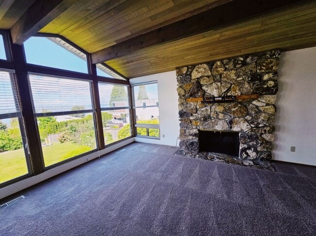 Building Photo - 4 Bed 2.5 Bath Kirkland - Lake WA Schools