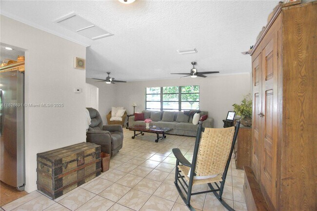 Building Photo - 4770 Holly Dr