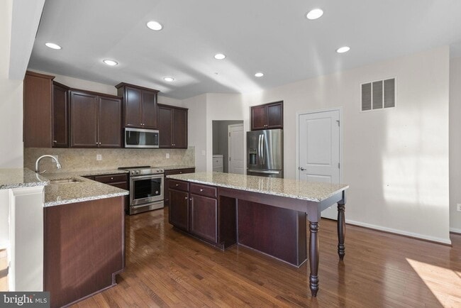Building Photo - 2419 Vly Vw Wy