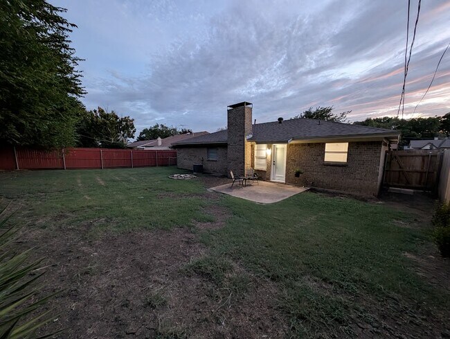 Building Photo - 6916 Bennington Dr
