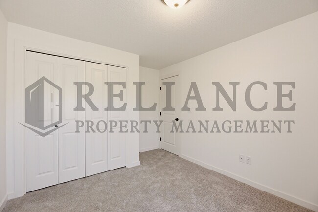 Building Photo - 5241 N Pinecrest Ct