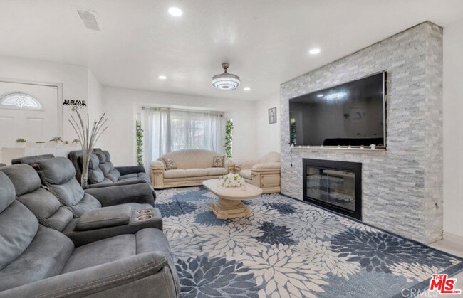 Building Photo - 7701 Baird Ave