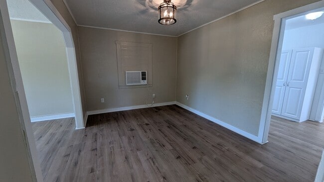 Building Photo - Remodeled 2 Bedroom 1 Bath Cottage Home