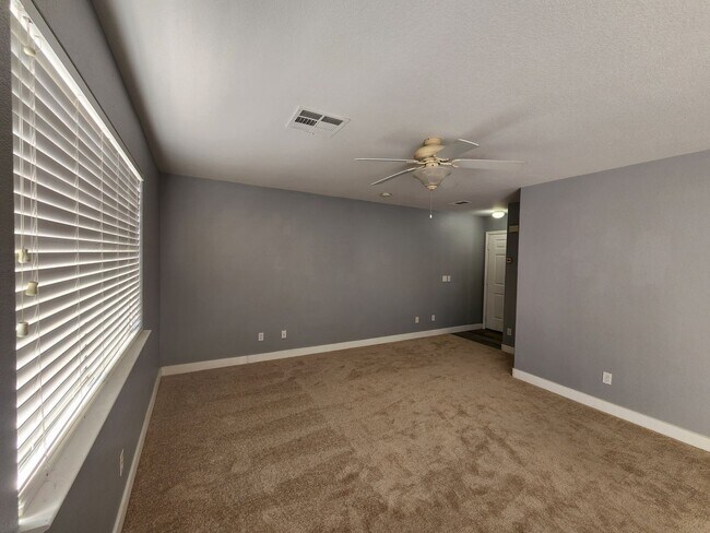 Building Photo - HENDERSON: 3 bed/2.5 bath Townhome with Spacious Kitchen, Private Backyard, Large Primary Suite &...