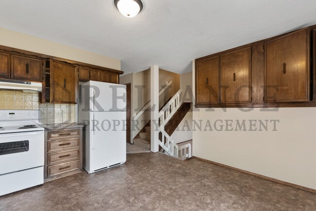 Building Photo - 2241 S White Oak Dr