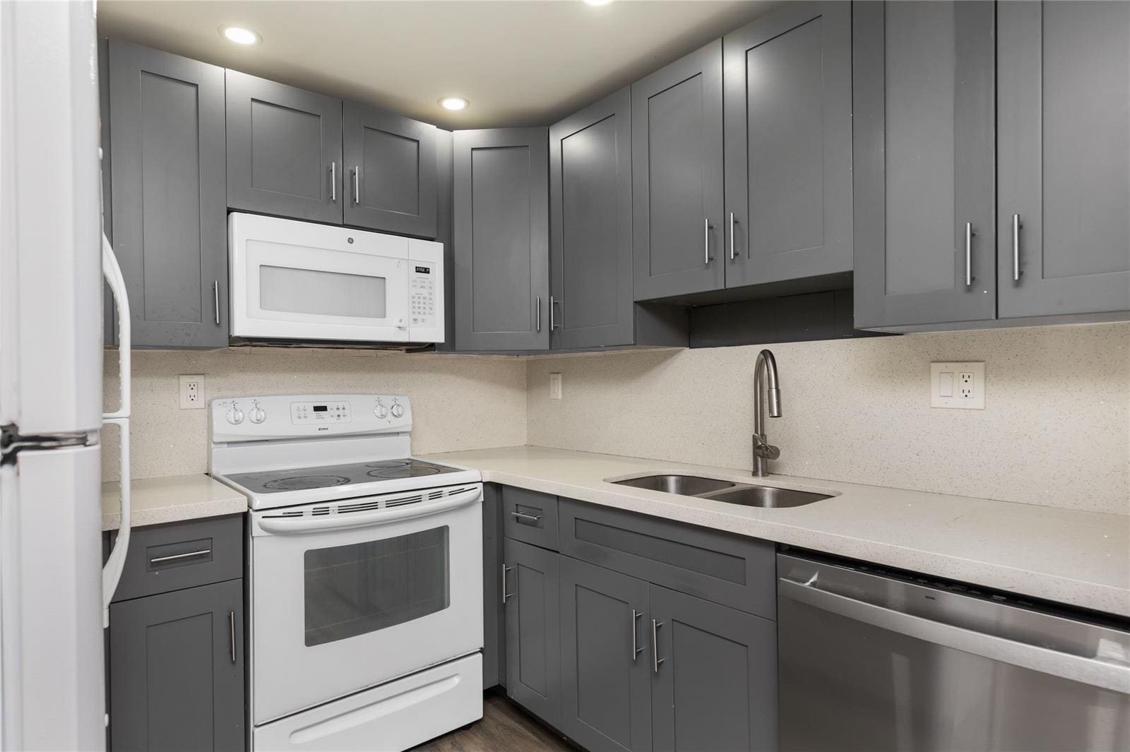 Building Photo - 1440 Brickell Bay Dr