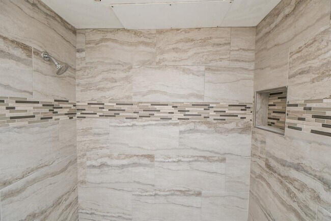 Building Photo - 9033 Rue Cambon St