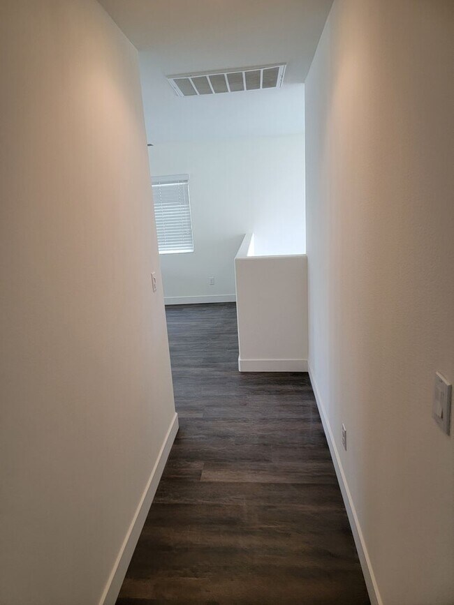 Building Photo - Georgous 4-bedroom, 3-bath detached condo ...
