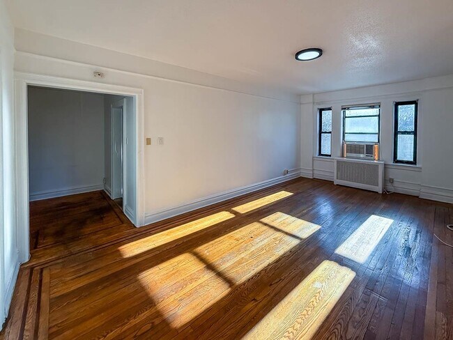 Building Photo - 36 Duncan Ave