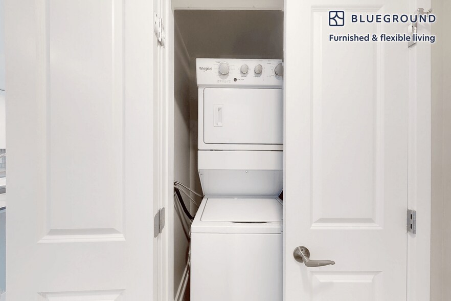 Building Photo - 555 President St