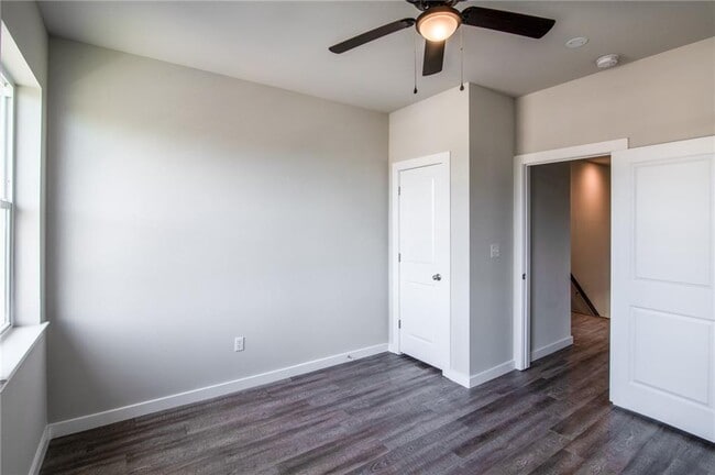 Building Photo - 906 Quartz Ct