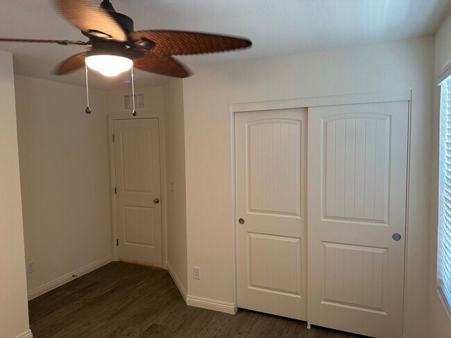 Building Photo - 2983 Duverney Ave