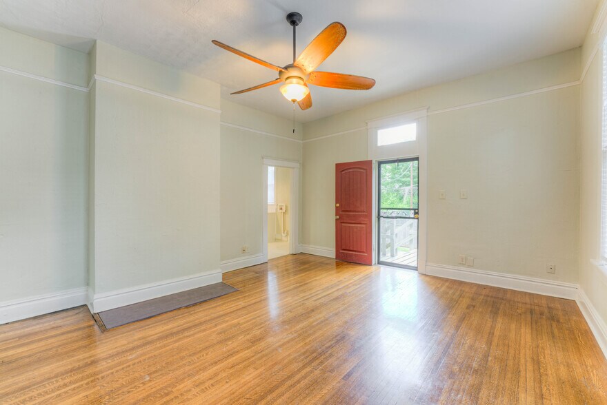 Building Photo - 1526 N Parkway