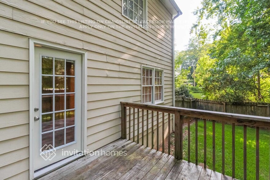 Building Photo - 921 David Dr