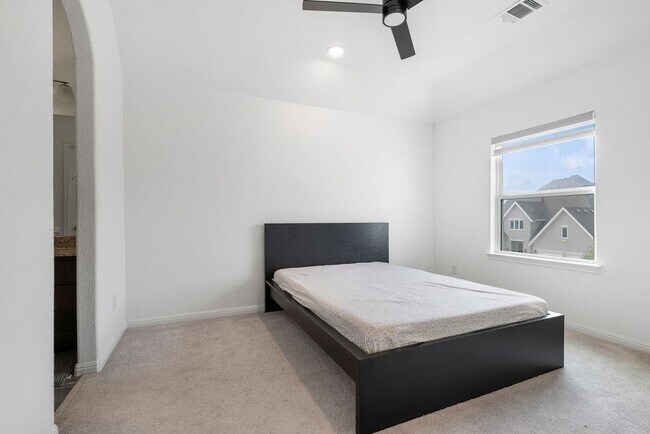 Building Photo - 920 Villa Rialto View