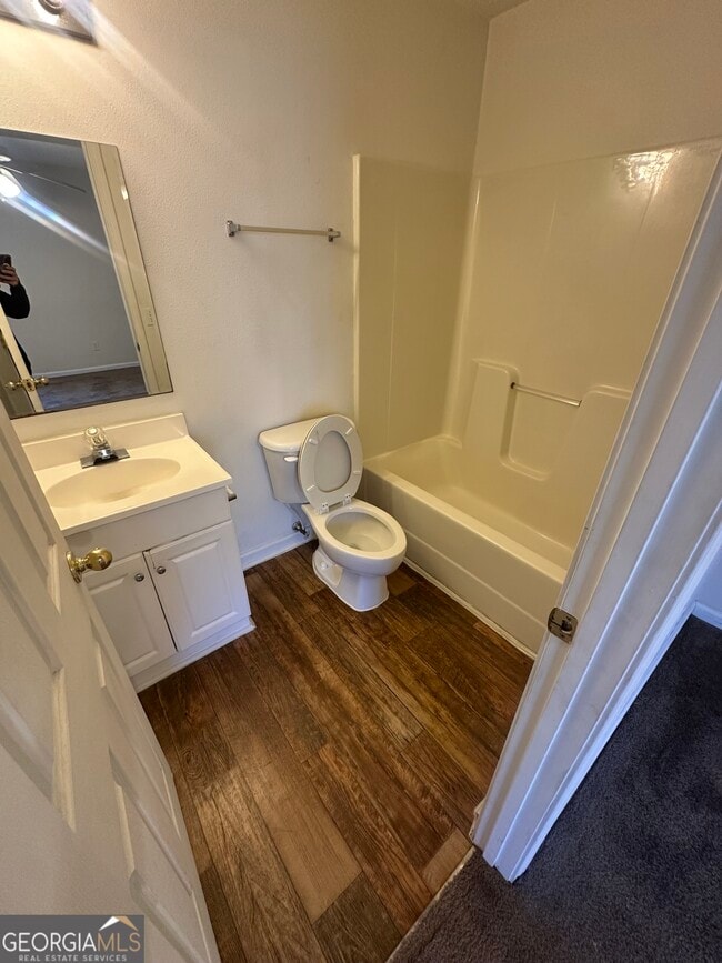 Building Photo - 409 E Lawnwood Ave