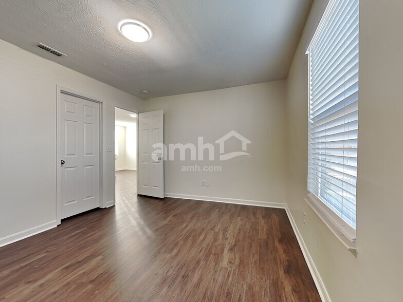 Building Photo - 268 Heftner Cir
