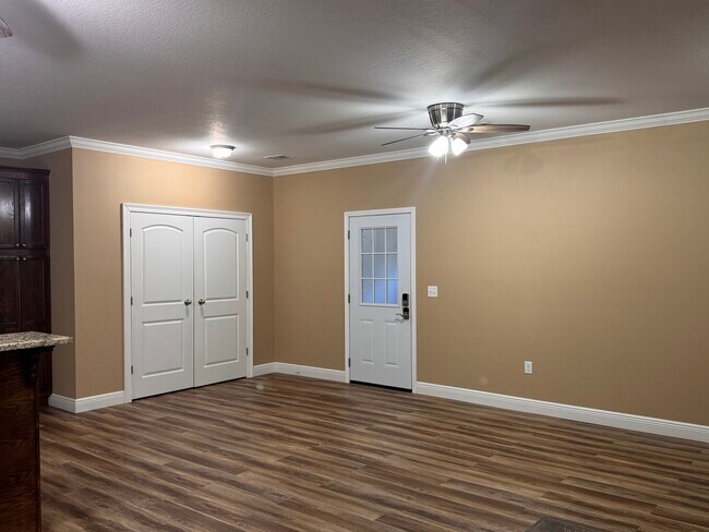 Building Photo - 111 Grovewood Dr