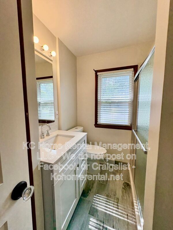 Building Photo - 7839 Robinson St