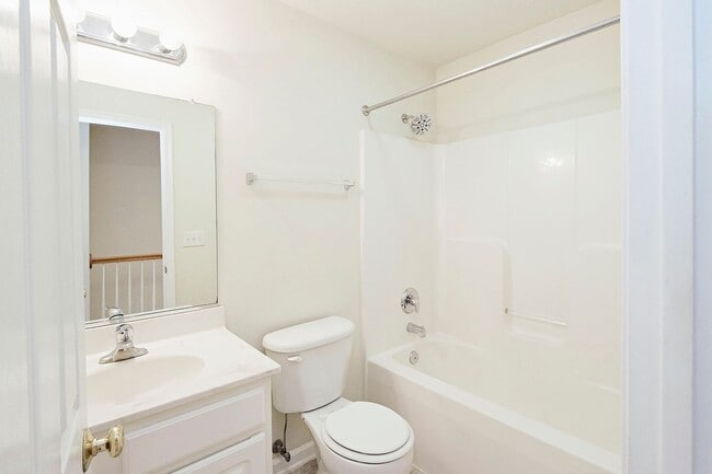 Building Photo - Spacious Melbourne Park Townhome