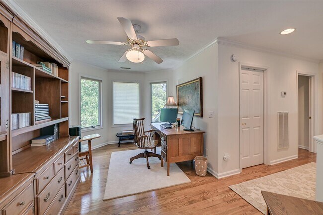 Building Photo - 108 White Willow Pl