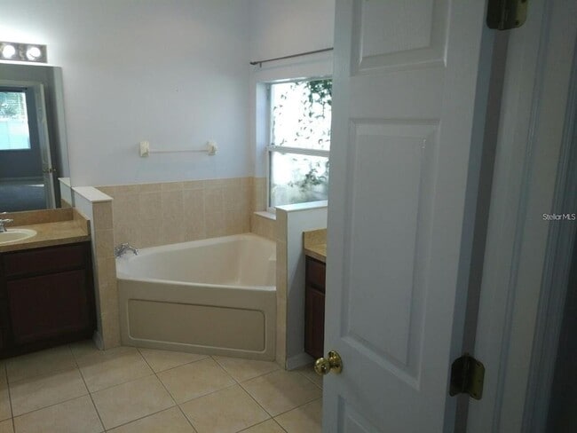 Building Photo - 5804 Justicia Loop