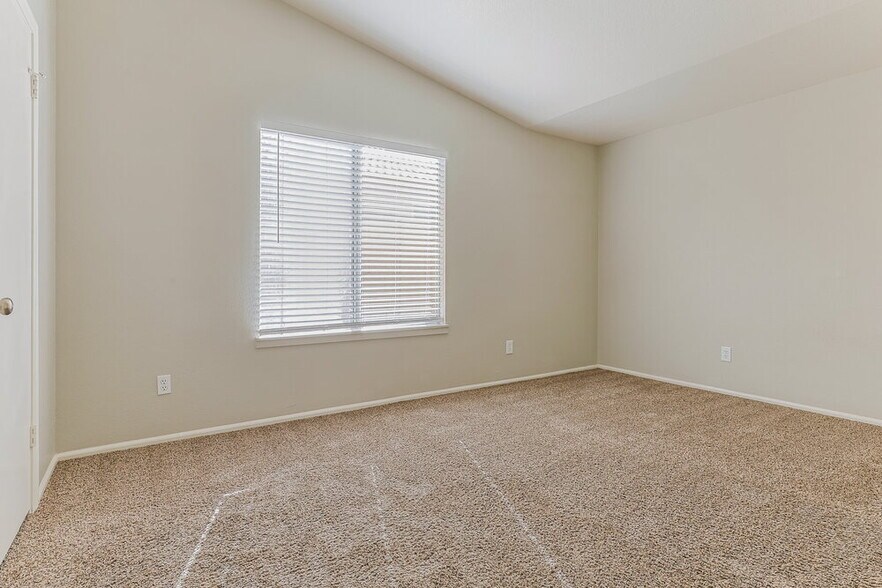 Building Photo - 2625 S 156th Ave