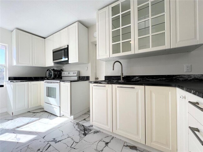 Building Photo - 1055 Cherokee Ave