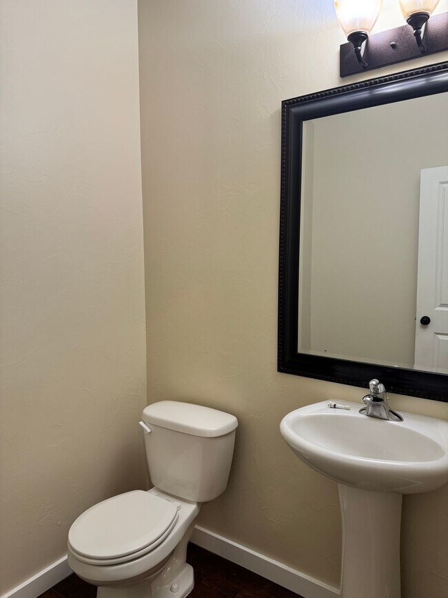 Building Photo - Fantastic home in Central Bozeman ready for move-in