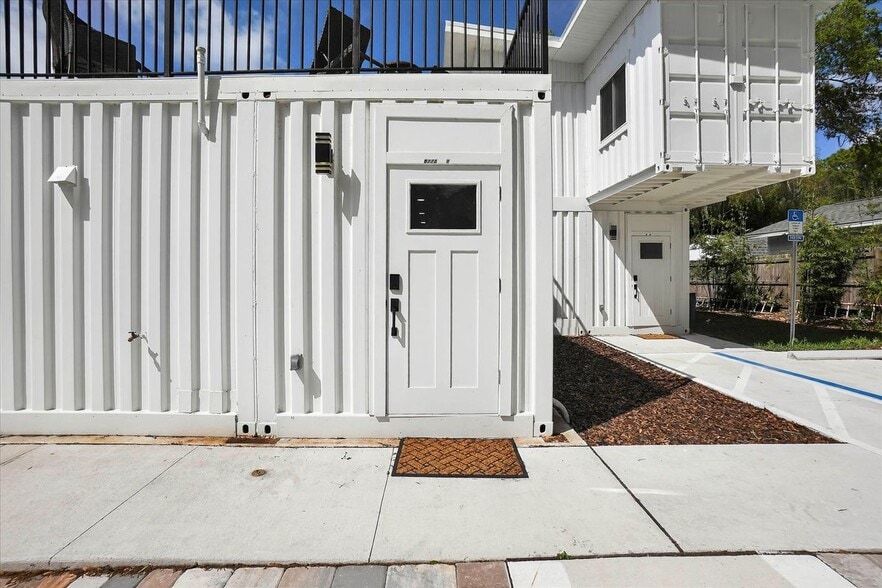 Building Photo - 8778 Waterfront Terrace