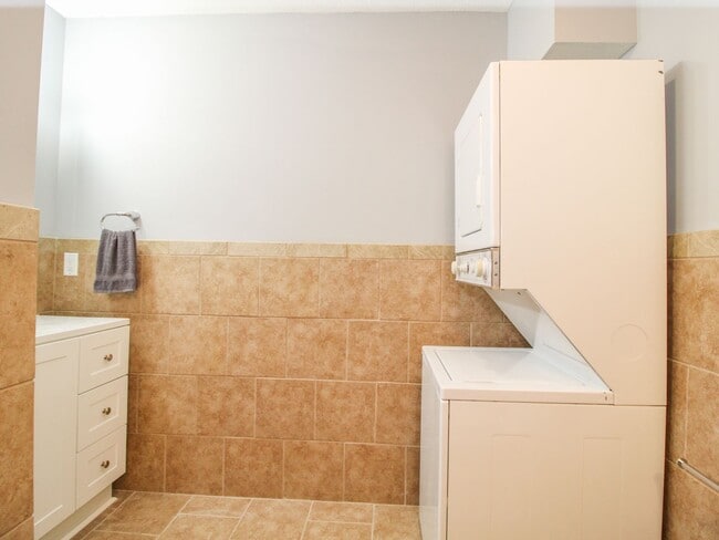 Building Photo - NEW Furnished Apartments close to Athens and TVA Brownsferry