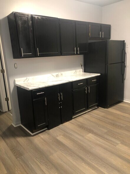 Building Photo - 482 Stella St