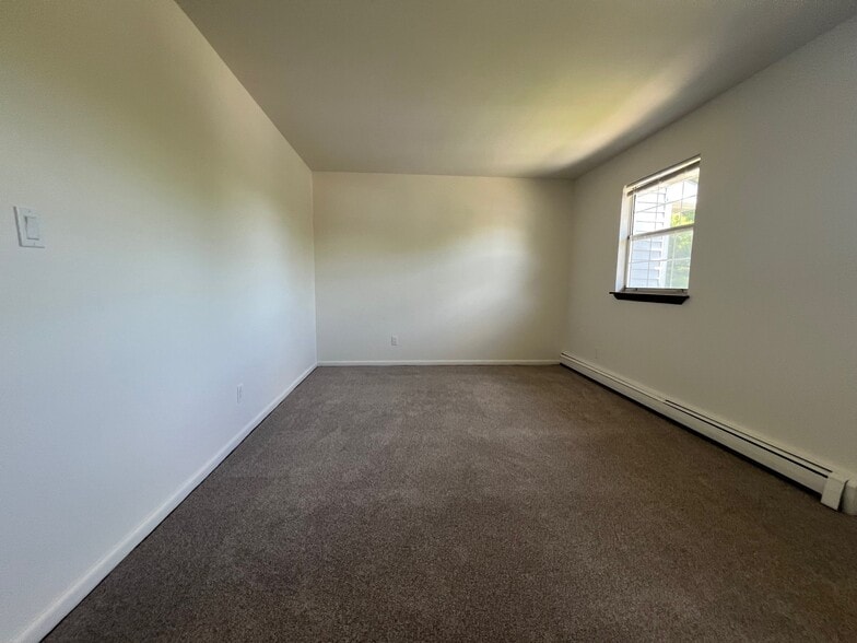 Bedroom - 8 Ivy Ct