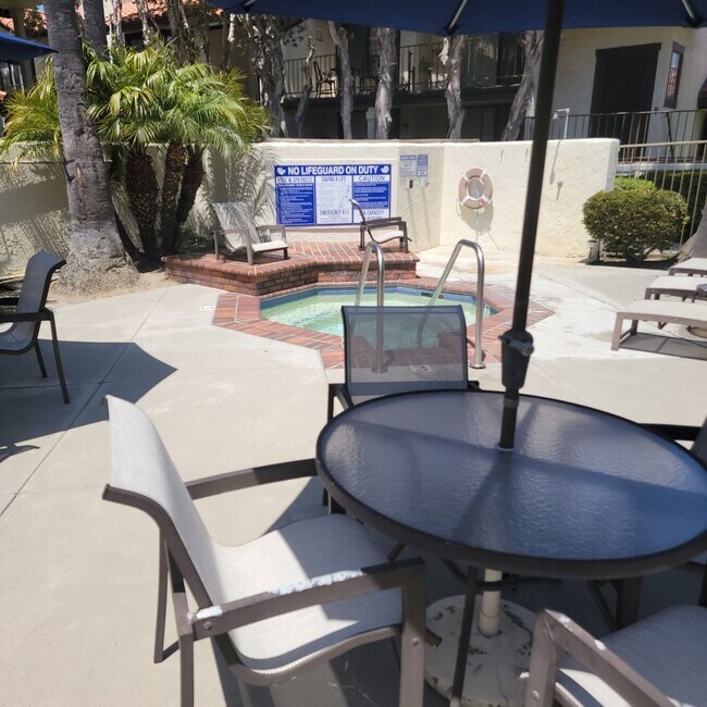 Building Photo - The Colony at Mandalay Beach 2 + 2 Single ...