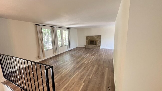 Building Photo - 1597 Navajo Dr