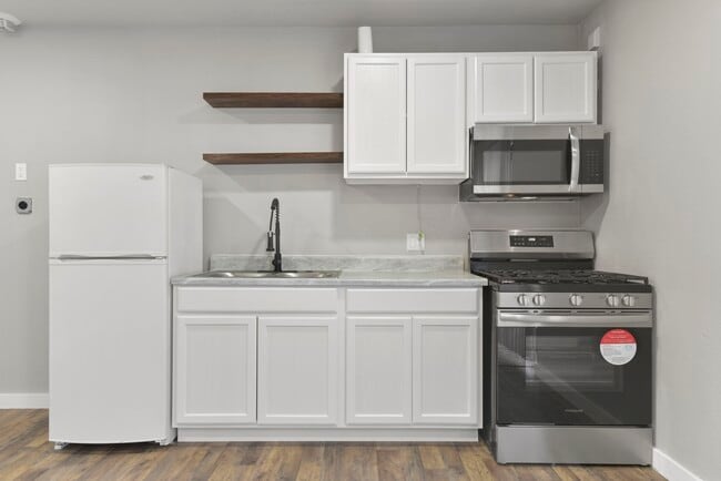 Building Photo - 6504 Canal St