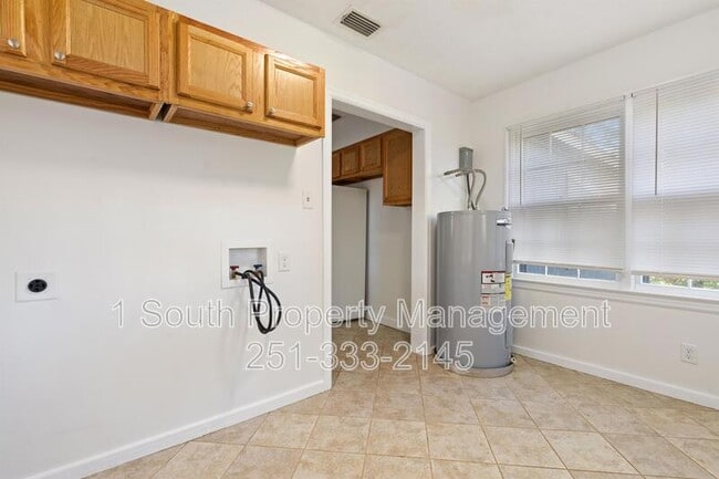 Building Photo - 212 Pinehill Dr
