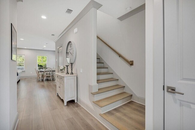 Building Photo - 35 Golden Bell Ct