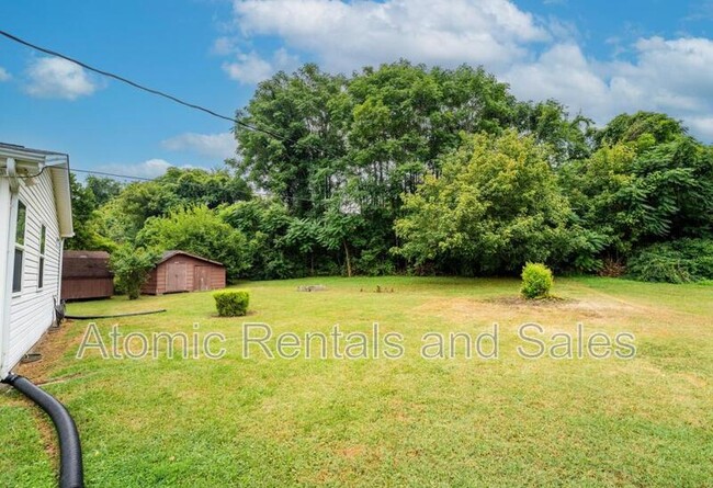 Building Photo - 815 Julianne Dr