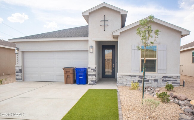 Primary Photo - 3007 San Jenaro Dr