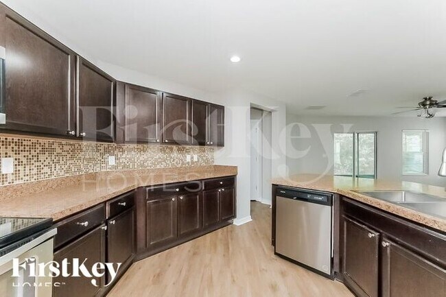 Building Photo - 7261 Somerset Pond Dr