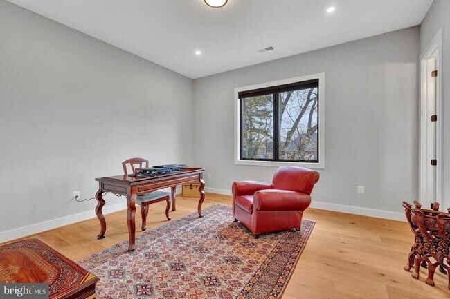 Building Photo - 1100 Balls Hill Rd