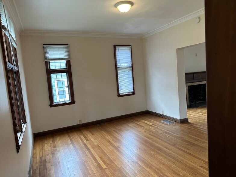 Dining Room - 1003 E Washington St
