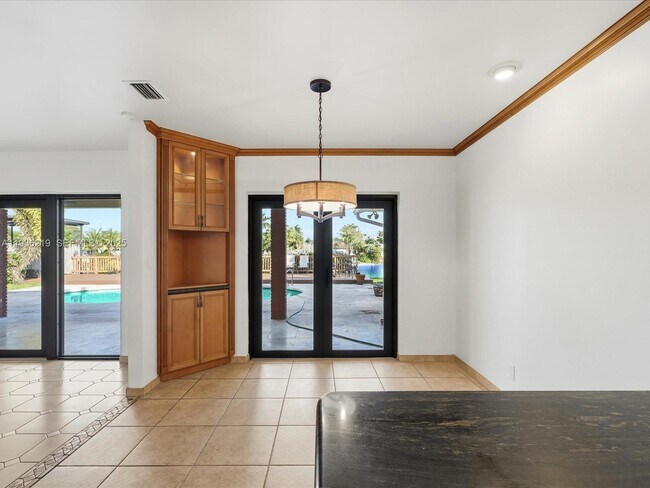 Building Photo - 21151 NE 22nd Ct