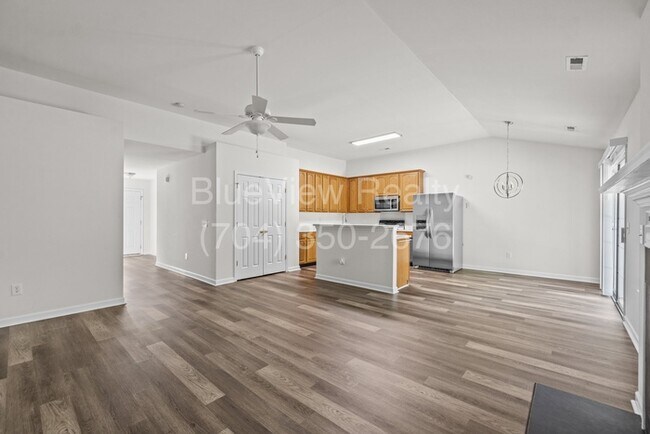 Building Photo - Beautiful Ranch House with 3 bed 2 bath ( Ballantyne area )
