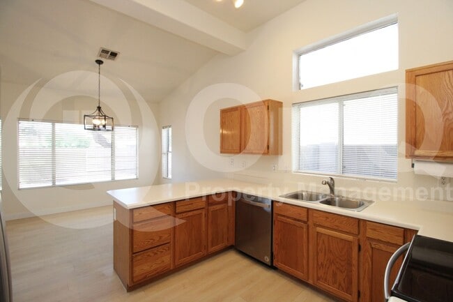 Building Photo - 1432 E Princeton Ave